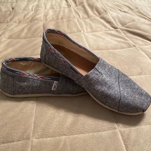 Toms slip ons